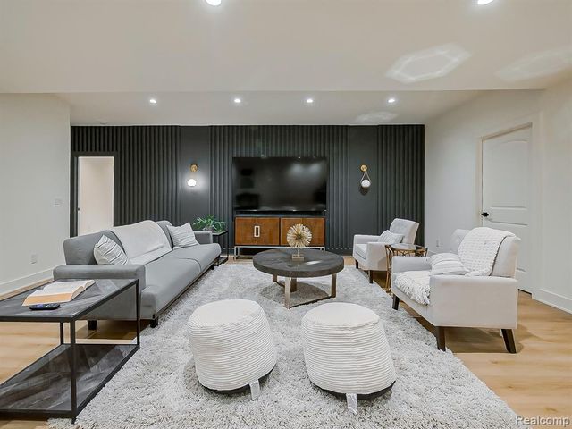 1323 Washington Boulevard, Birmingham, MI 48009