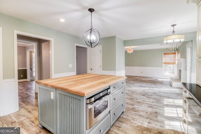 1203 Parkwood NW, Acworth, GA 30102