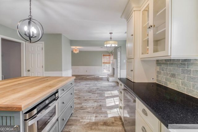 1203 Parkwood NW, Acworth, GA 30102