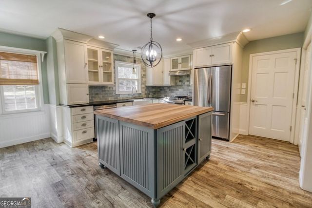 1203 Parkwood NW, Acworth, GA 30102