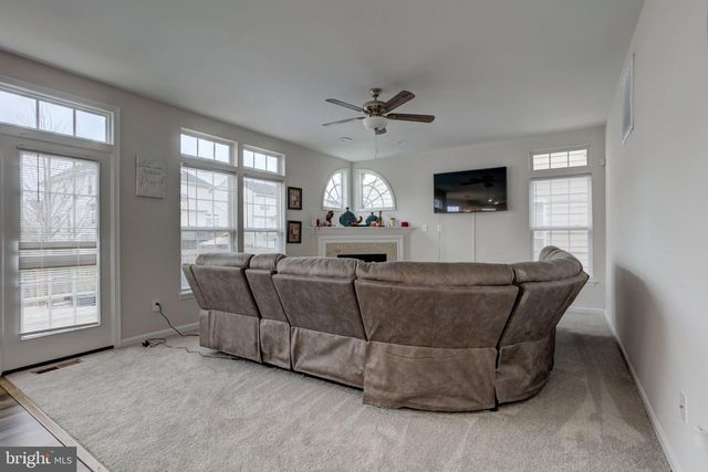 5218 WINDBREAK DR, Fredericksburg, VA 22407