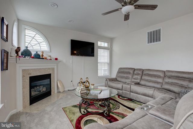 5218 WINDBREAK DR, Fredericksburg, VA 22407
