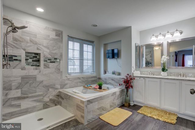 5218 WINDBREAK DR, Fredericksburg, VA 22407