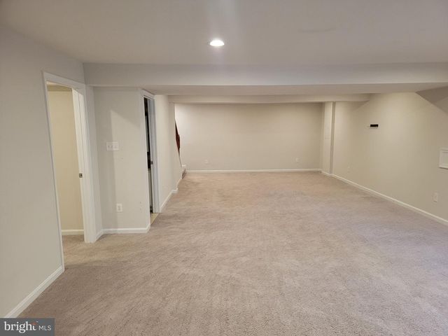 5218 WINDBREAK DR, Fredericksburg, VA 22407