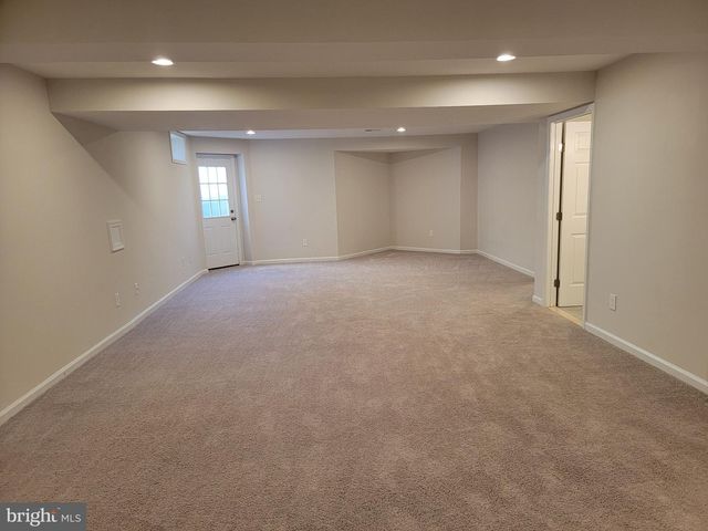 5218 WINDBREAK DR, Fredericksburg, VA 22407