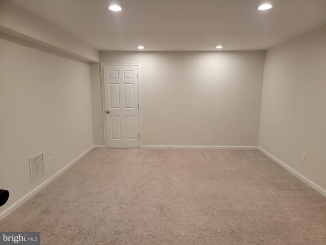 5218 WINDBREAK DR, Fredericksburg, VA 22407