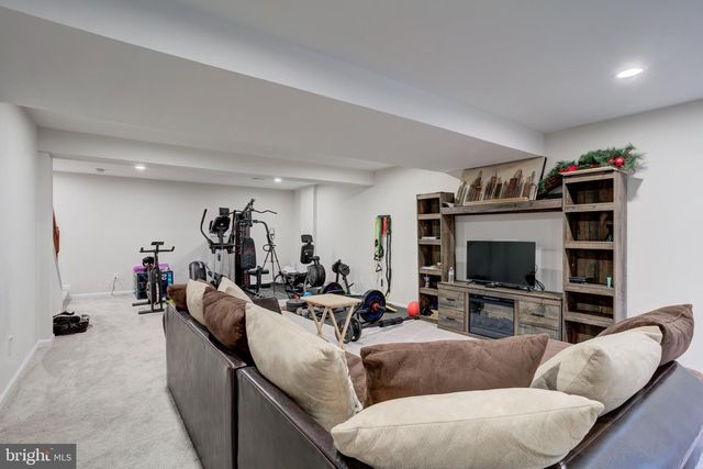 5218 WINDBREAK DR, Fredericksburg, VA 22407