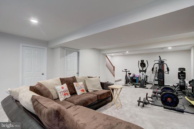 5218 WINDBREAK DR, Fredericksburg, VA 22407