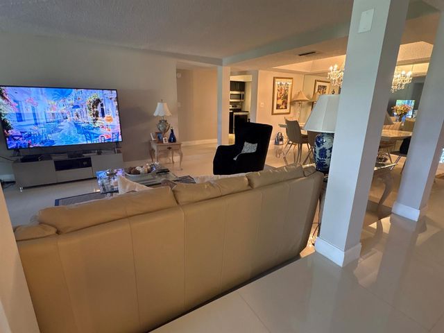 3730 Inverrary Drive 2t, Lauderhill, FL 33319