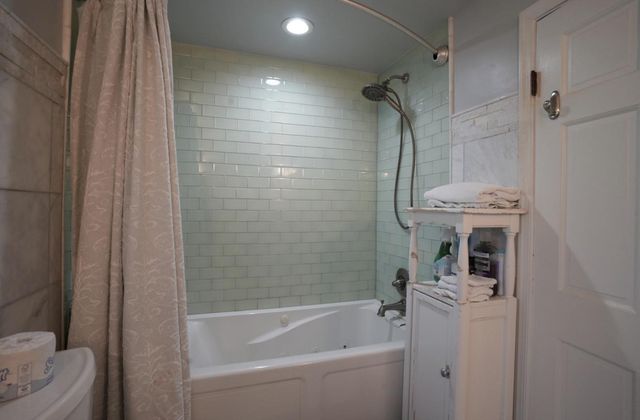 2009 LAUREL RD, Havertown, PA 19083