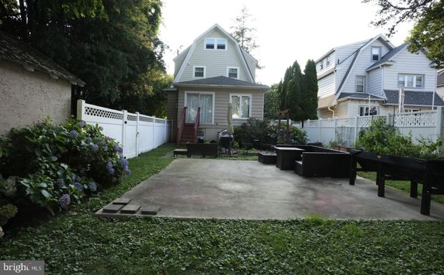 2009 LAUREL RD, Havertown, PA 19083