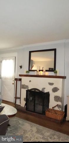 2009 LAUREL RD, Havertown, PA 19083