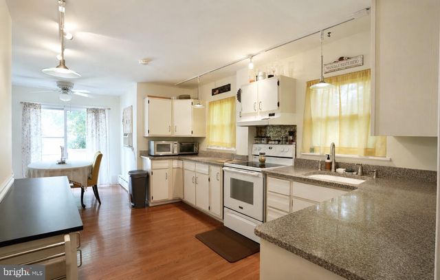 2009 LAUREL RD, Havertown, PA 19083