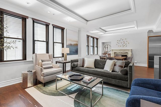 70 E WALTON Street 902-1002, Chicago, IL 60611