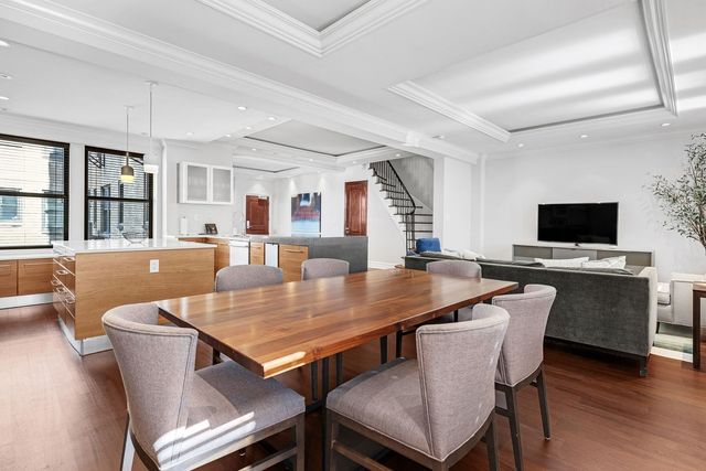 70 E WALTON Street 902-1002, Chicago, IL 60611