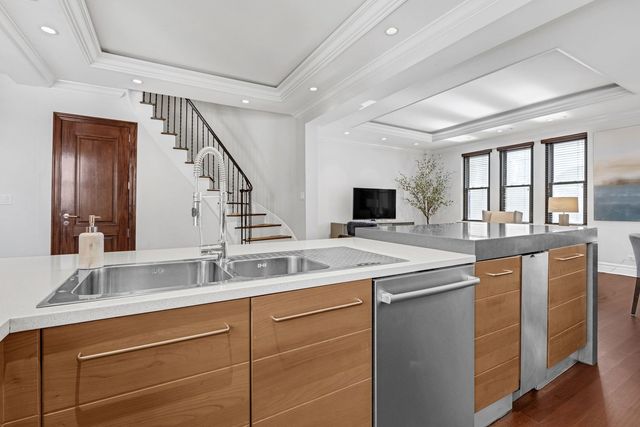 70 E WALTON Street 902-1002, Chicago, IL 60611