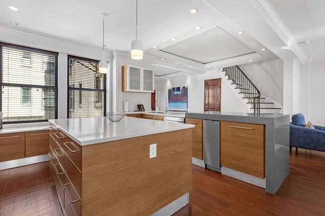 70 E WALTON Street 902-1002, Chicago, IL 60611