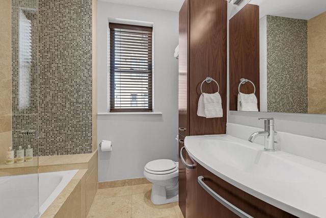 70 E WALTON Street 902-1002, Chicago, IL 60611