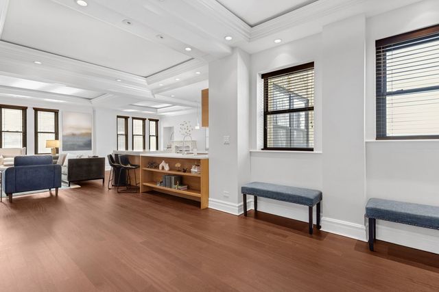 70 E WALTON Street 902-1002, Chicago, IL 60611