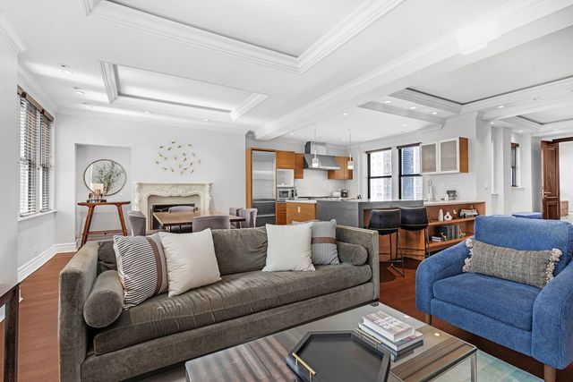 70 E WALTON Street 902-1002, Chicago, IL 60611