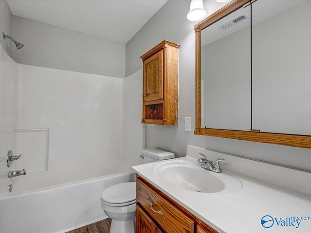 28221 Nuke Whitt Lane, Ardmore, AL 35739