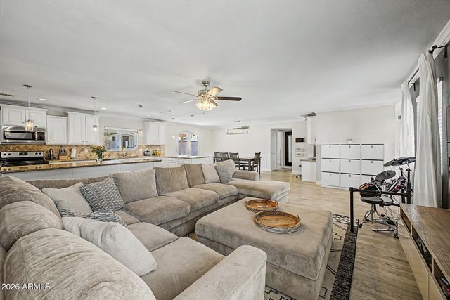 427 W SPUR Avenue, Gilbert, AZ 85233