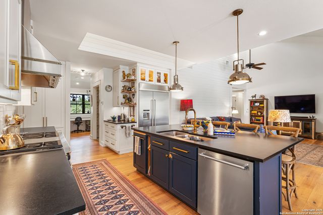 31545 Meadow Creek, Fair Oaks Ranch, TX 78015