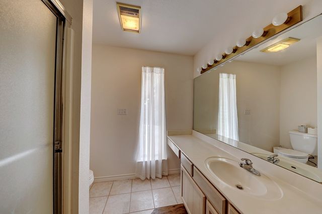 212 Oak Hill Dr, Kerrville, TX 78028