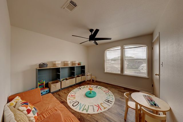 212 Oak Hill Dr, Kerrville, TX 78028