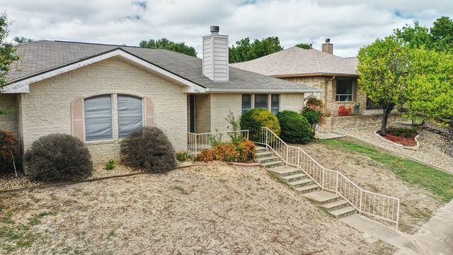 212 Oak Hill Dr, Kerrville, TX 78028