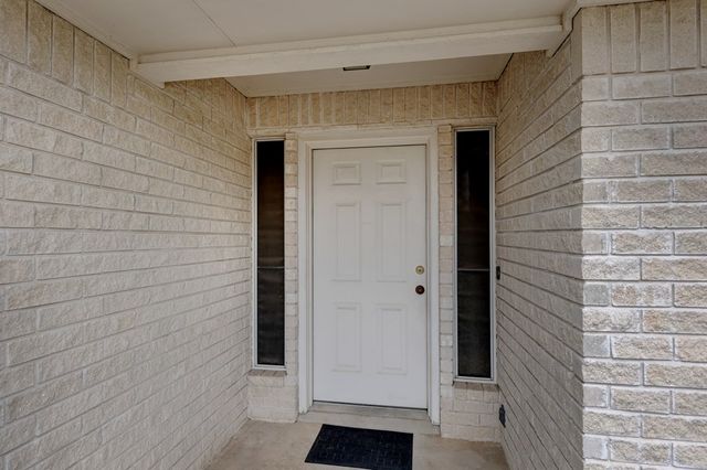 212 Oak Hill Dr, Kerrville, TX 78028