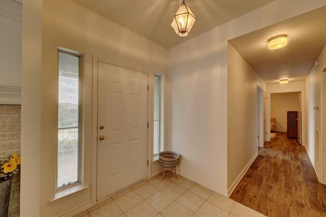 212 Oak Hill Dr, Kerrville, TX 78028