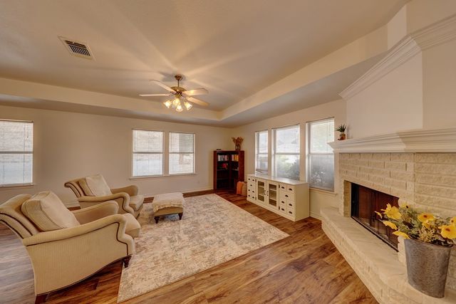 212 Oak Hill Dr, Kerrville, TX 78028