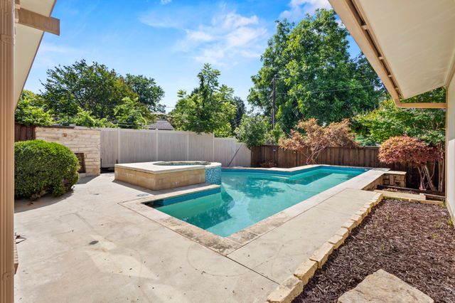 10528 Swallow Lane, Dallas, TX 75218