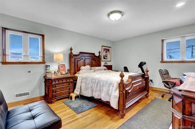 125 Marcus Avenue, New Hyde Park, NY 11040