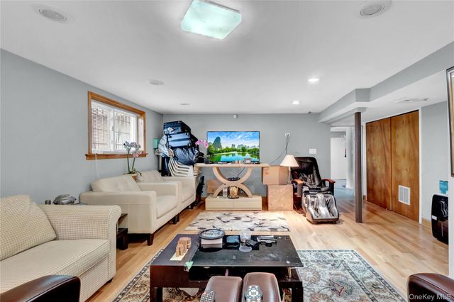 125 Marcus Avenue, New Hyde Park, NY 11040