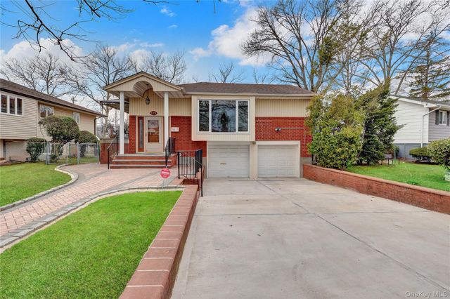 125 Marcus Avenue, New Hyde Park, NY 11040