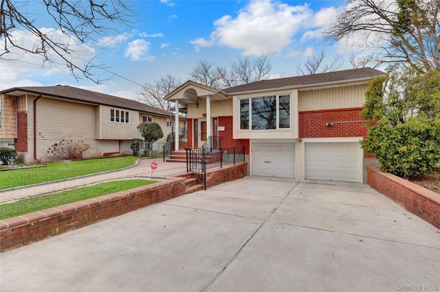 125 Marcus Avenue, New Hyde Park, NY 11040