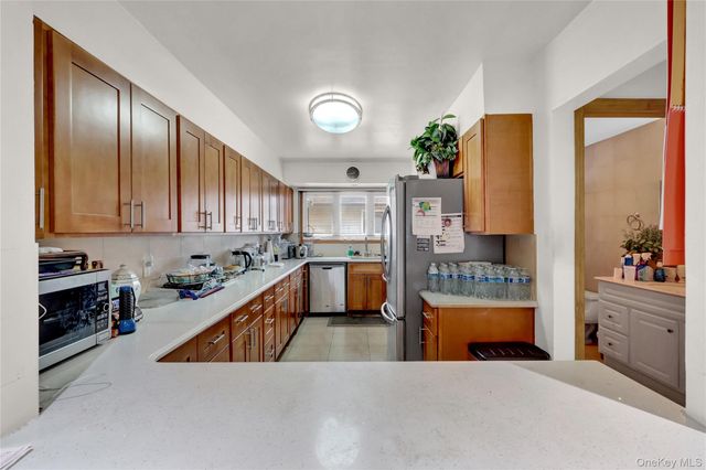 125 Marcus Avenue, New Hyde Park, NY 11040