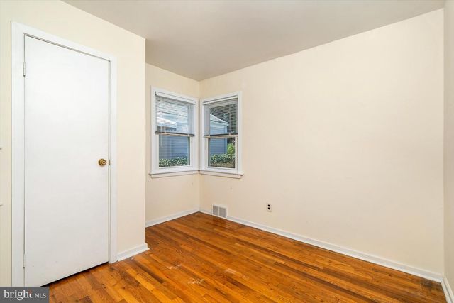 251 LILLIAN AVE, Hamilton, NJ 08610