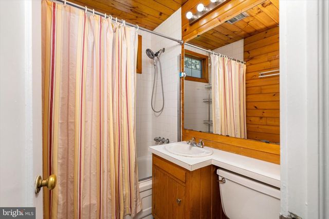 251 LILLIAN AVE, Hamilton, NJ 08610