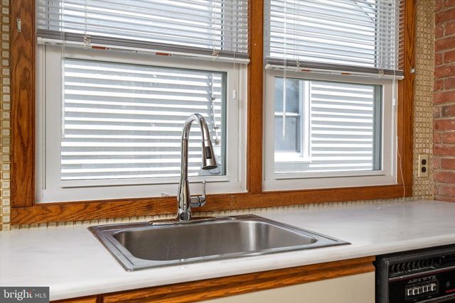 251 LILLIAN AVE, Hamilton, NJ 08610