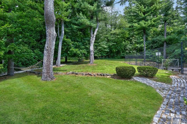10 Dorchester Drive, Muttontown, NY 11545