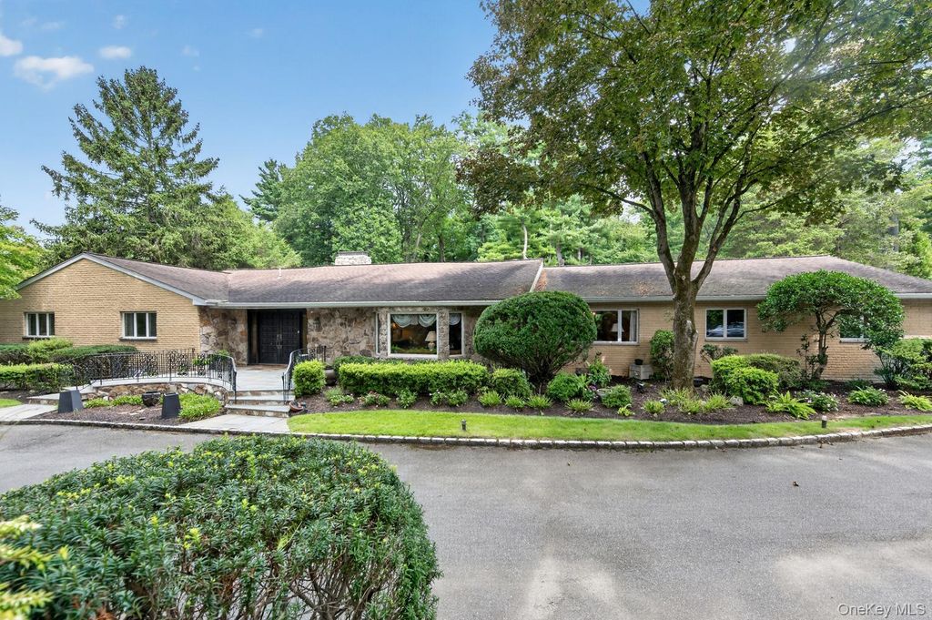 10 Dorchester Drive, Muttontown, NY 11545 — exterior