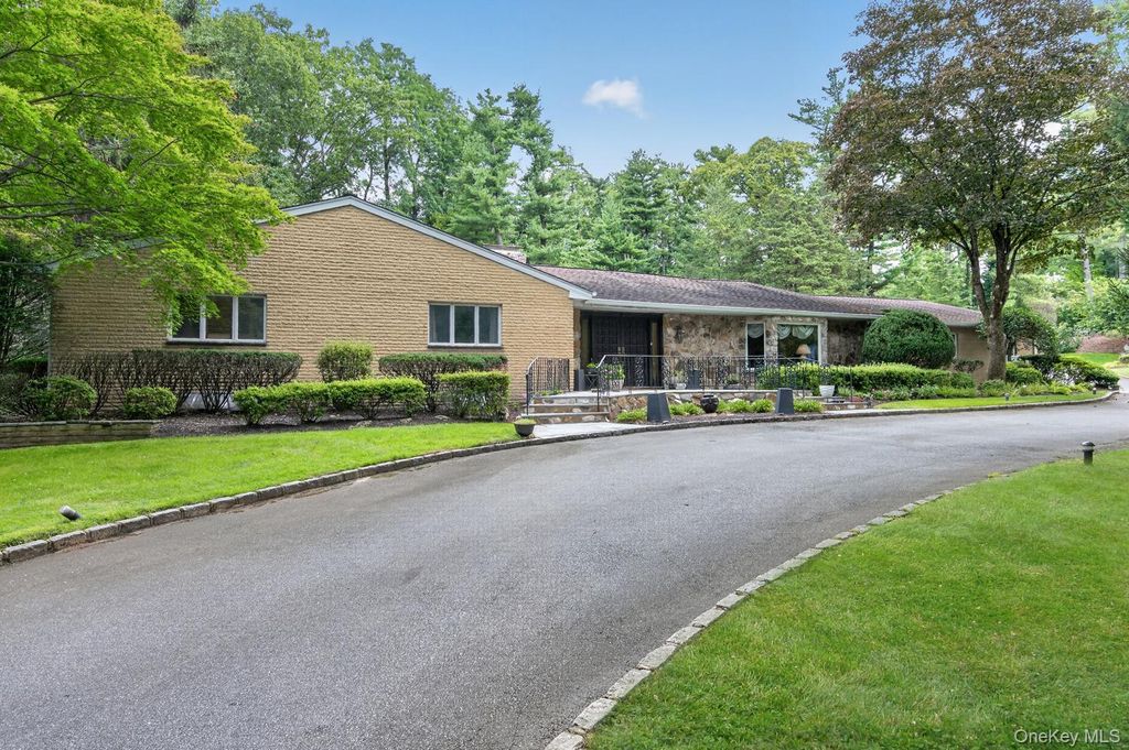 10 Dorchester Drive, Muttontown, NY 11545 — photo 2