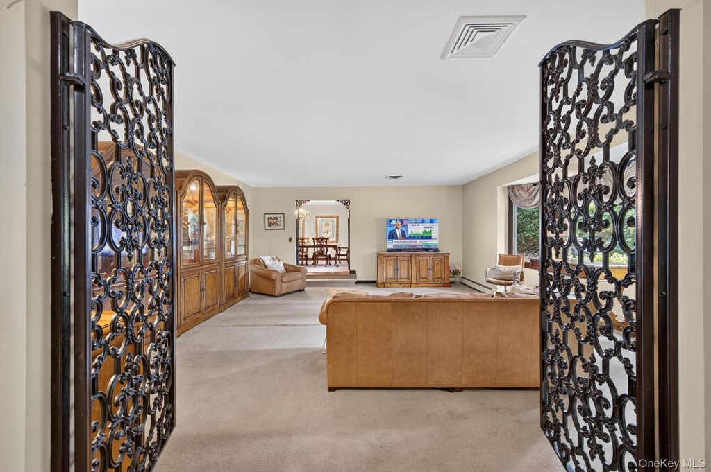 10 Dorchester Drive, Muttontown, NY 11545 — photo 5