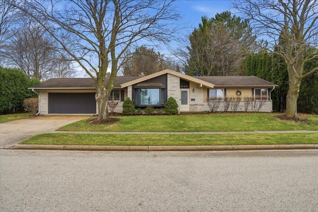 649 Edgewood DRIVE, Burlington, WI 53105