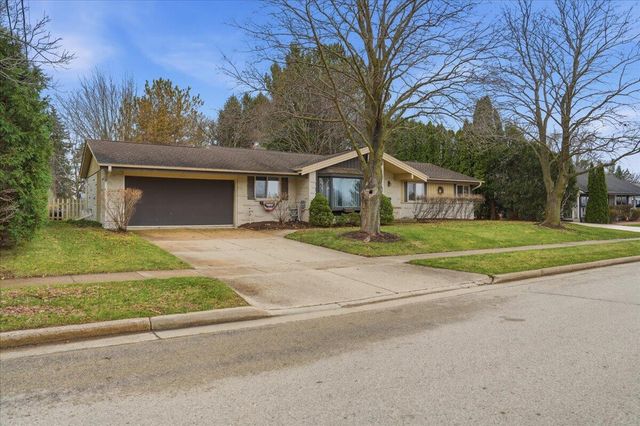 649 Edgewood DRIVE, Burlington, WI 53105