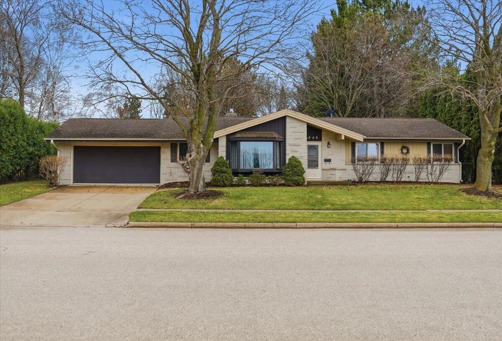 649 Edgewood DRIVE, Burlington, WI 53105