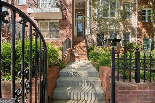 1048 Emory Parc Place, Decatur, GA 30033